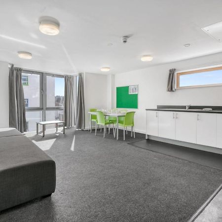 Bright & Central Room In Luton, Sleeps 2 Лутон Экстерьер фото