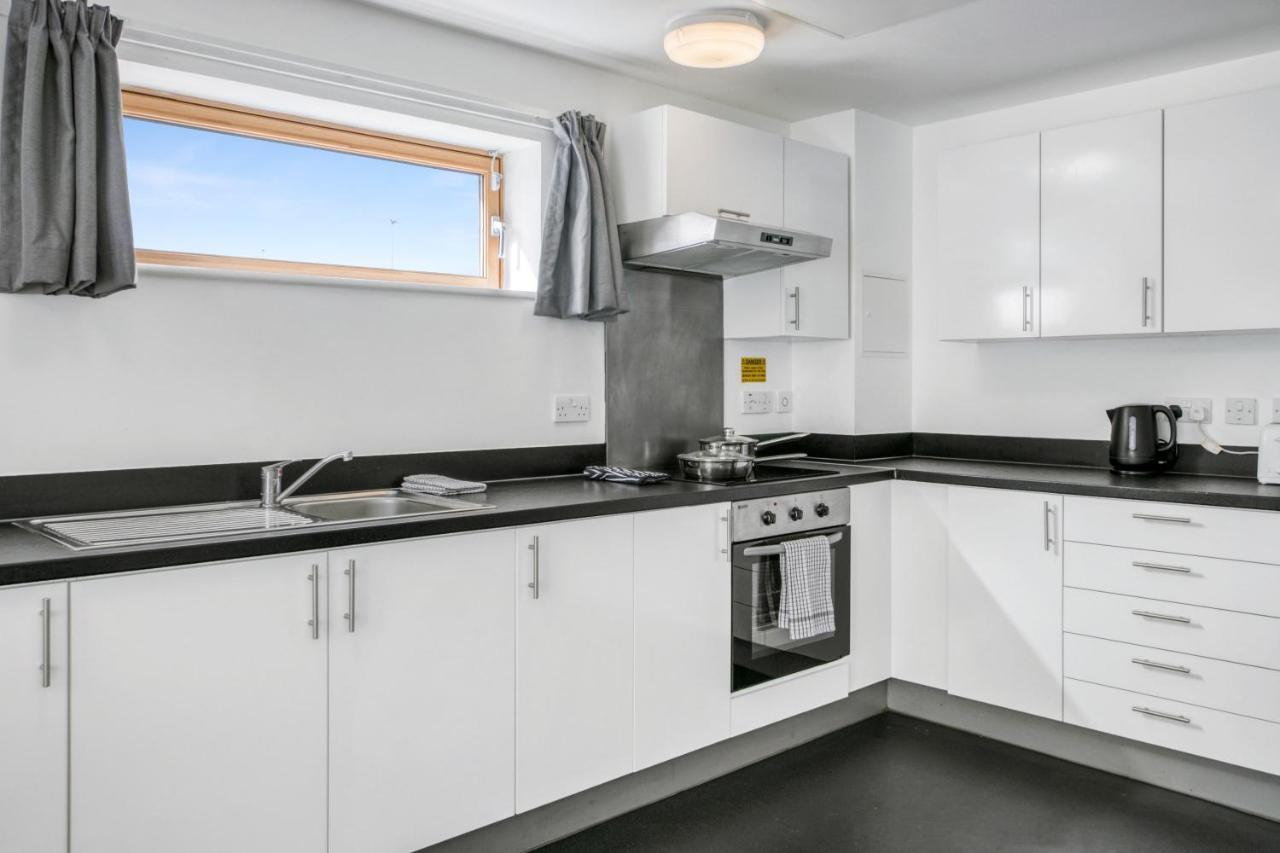 Bright & Central Room In Luton, Sleeps 2 Лутон Экстерьер фото
